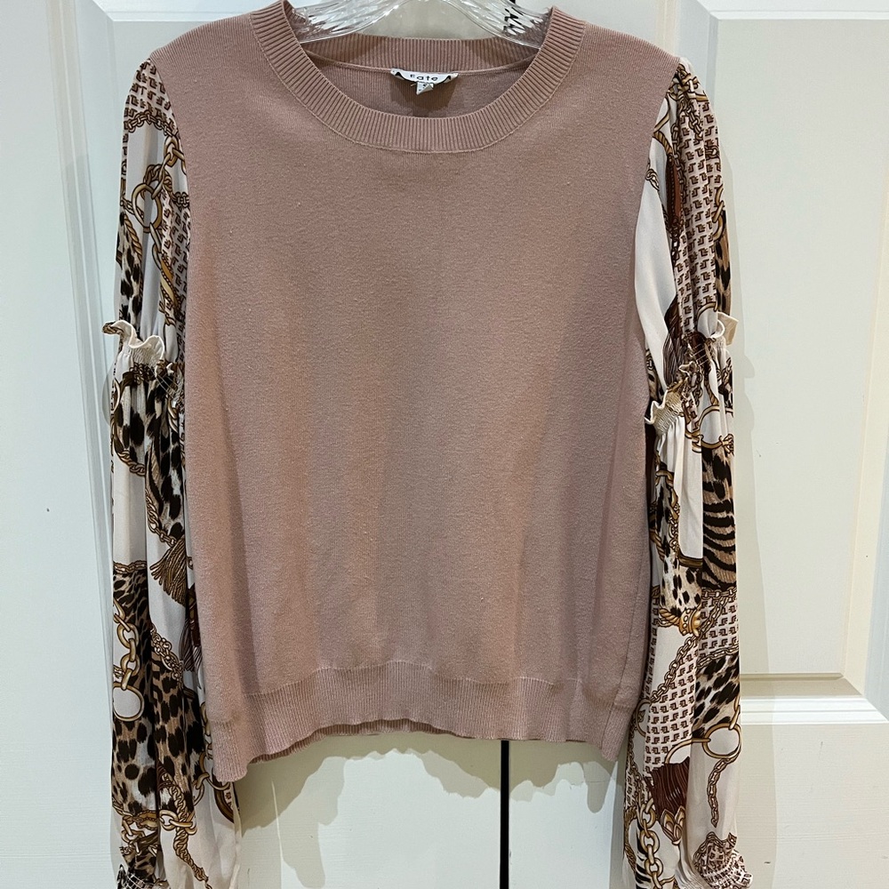 FATE sweater w flowy pattern sleeves